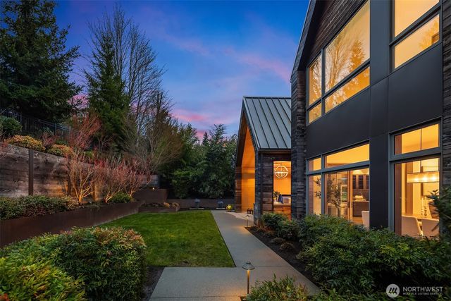 1796 Harrison Way NE, Issaquah, WA 98029
