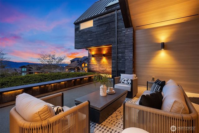 1796 Harrison Way NE, Issaquah, WA 98029