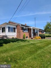 12706 HIGH POINT RD, Felton, PA 17322