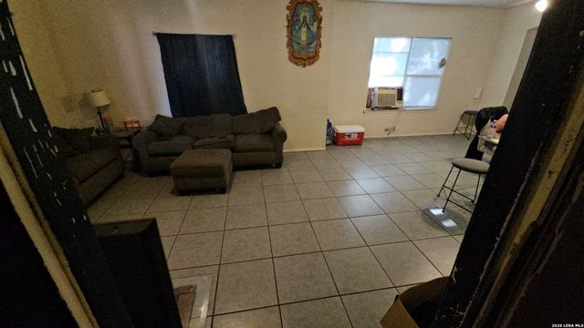 1819 W Wildwood, San Antonio, TX 78201