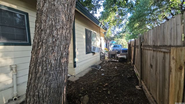 1819 W Wildwood, San Antonio, TX 78201