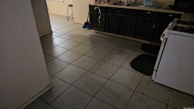 1819 W Wildwood, San Antonio, TX 78201