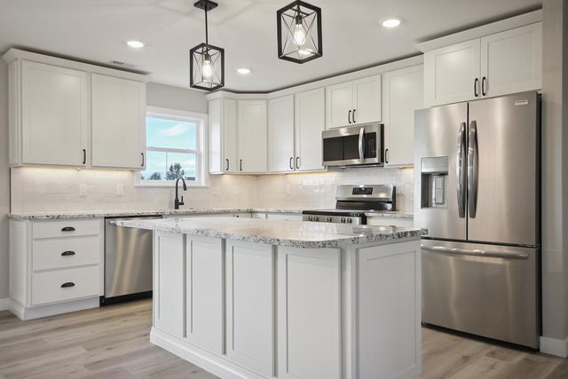 407 W FRANCIS ST, Sturgeon, MO 65284