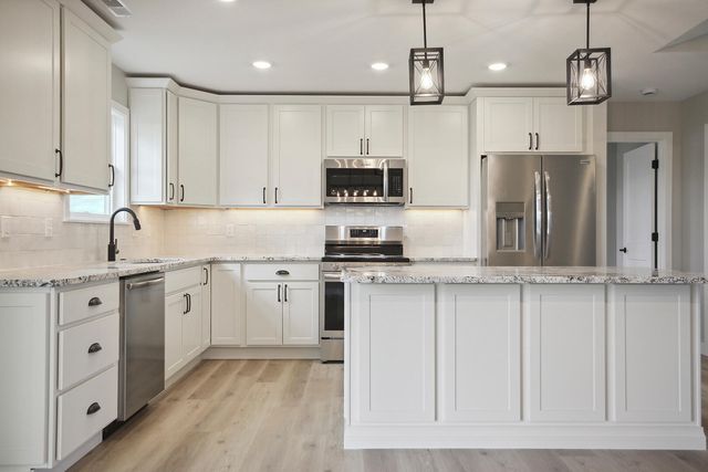 407 W FRANCIS ST, Sturgeon, MO 65284