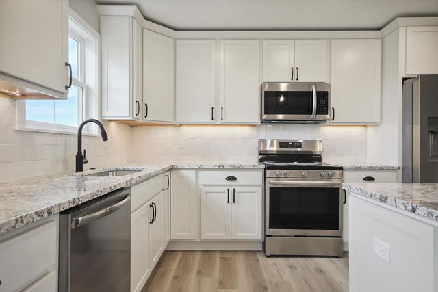 407 W FRANCIS ST, Sturgeon, MO 65284