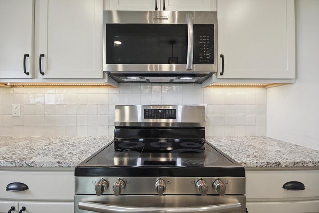 407 W FRANCIS ST, Sturgeon, MO 65284