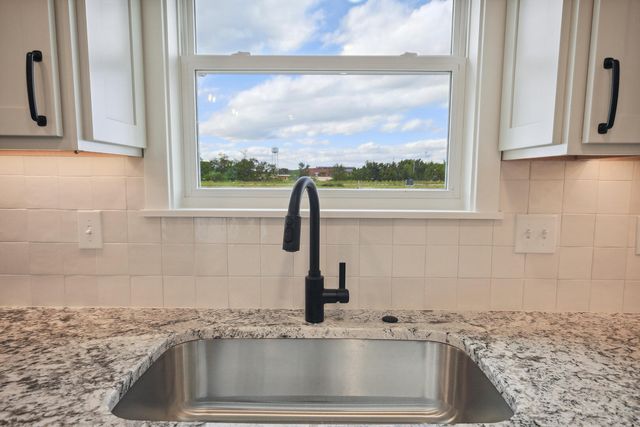 407 W FRANCIS ST, Sturgeon, MO 65284