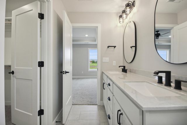 407 W FRANCIS ST, Sturgeon, MO 65284