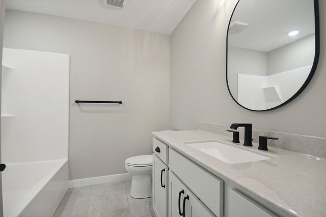 407 W FRANCIS ST, Sturgeon, MO 65284