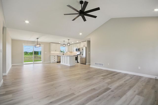 407 W FRANCIS ST, Sturgeon, MO 65284