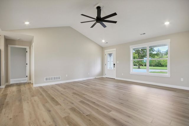 407 W FRANCIS ST, Sturgeon, MO 65284