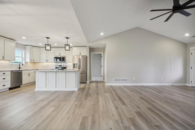 407 W FRANCIS ST, Sturgeon, MO 65284