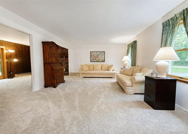 2 Shenandoah Boulevard, Coram, NY 11727