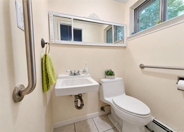 2 Shenandoah Boulevard, Coram, NY 11727