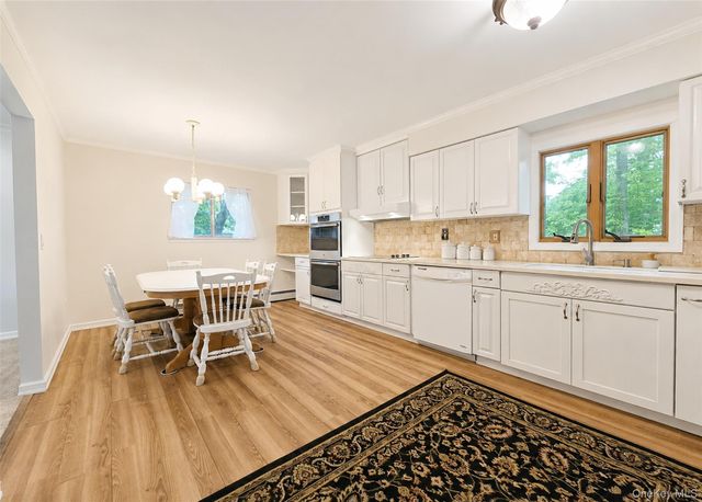 2 Shenandoah Boulevard, Coram, NY 11727
