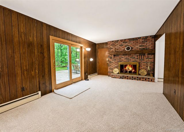 2 Shenandoah Boulevard, Coram, NY 11727