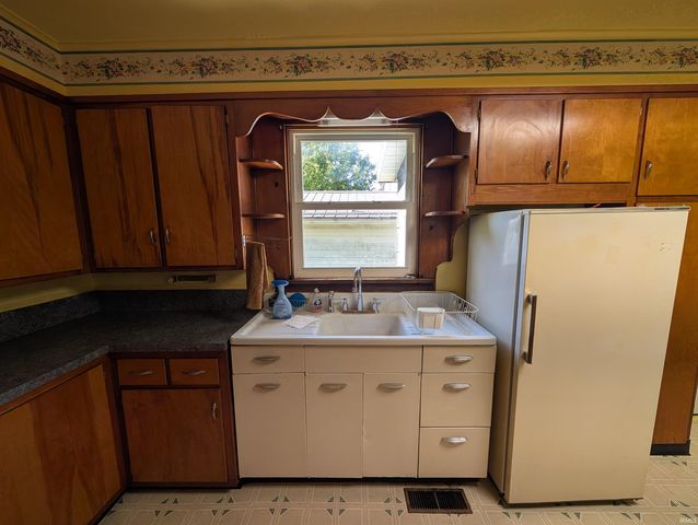 218 S 10th Street, Goshen, IN 46528