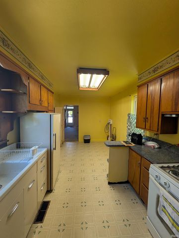 218 S 10th Street, Goshen, IN 46528