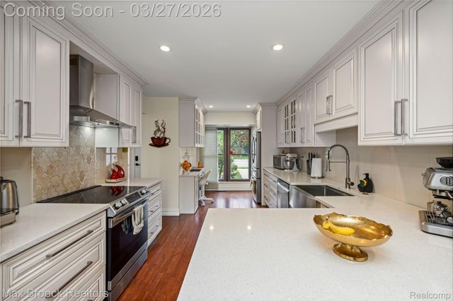 31723 Forest Lane, Warren, MI 48093