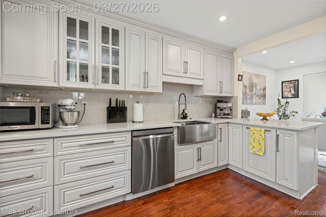 31723 Forest Lane, Warren, MI 48093