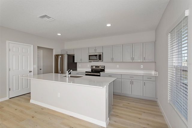 36675 THORNHEDGE DRIVE, Zephyrhills, FL 33541