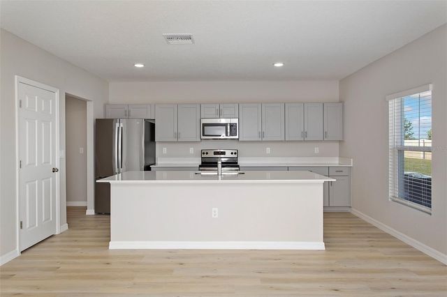 36675 THORNHEDGE DRIVE, Zephyrhills, FL 33541