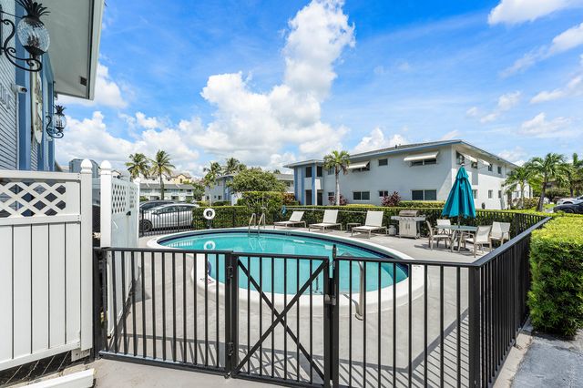 4111 NE 21st Way 204, Lighthouse Point, FL 33064