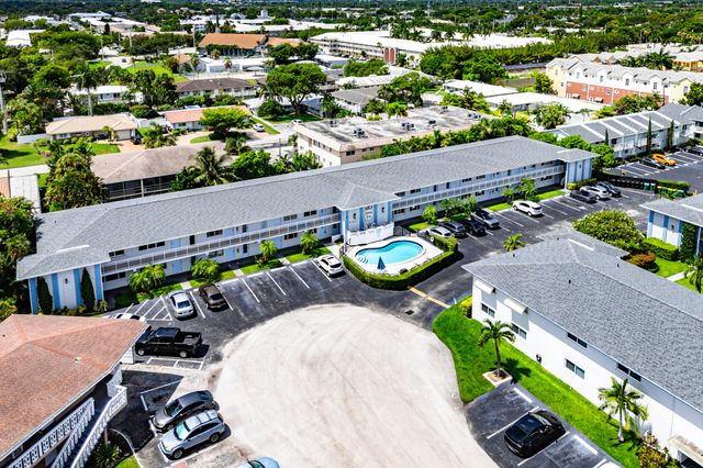 4111 NE 21st Way 204, Lighthouse Point, FL 33064