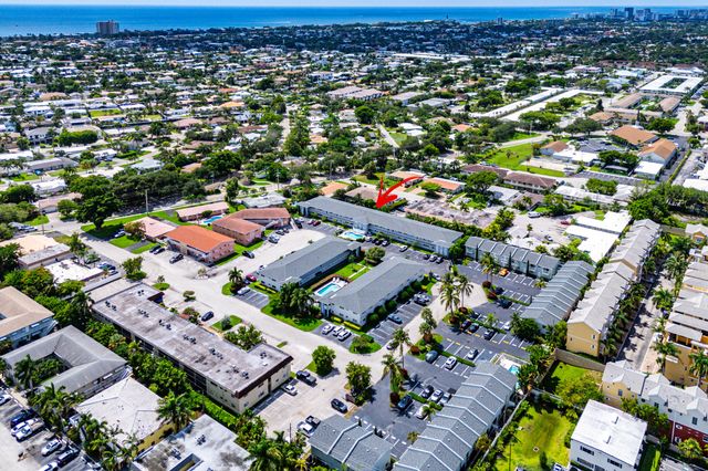 4111 NE 21st Way 204, Lighthouse Point, FL 33064