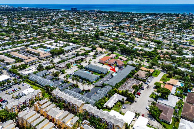 4111 NE 21st Way 204, Lighthouse Point, FL 33064
