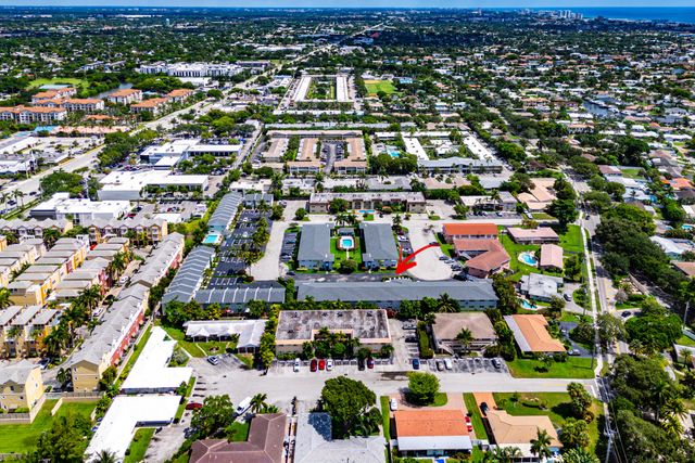 4111 NE 21st Way 204, Lighthouse Point, FL 33064