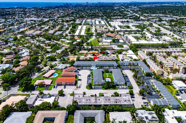 4111 NE 21st Way 204, Lighthouse Point, FL 33064