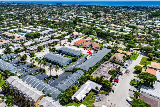 4111 NE 21st Way 204, Lighthouse Point, FL 33064