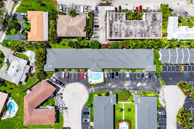 4111 NE 21st Way 204, Lighthouse Point, FL 33064