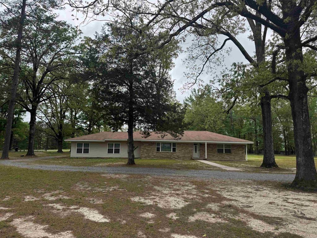 8227 Sulphur Springs Road, Pine Bluff, AR 71603