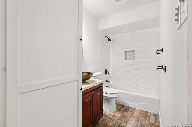 923 Vance Jackson Rd Apt 905, San Antonio, TX 78201