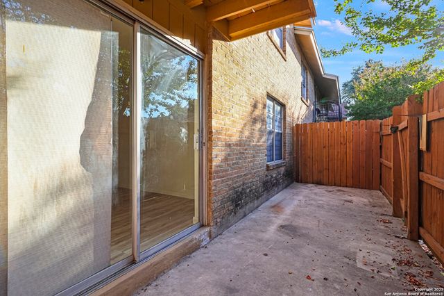 923 Vance Jackson Rd Apt 905, San Antonio, TX 78201