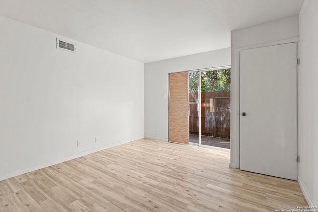 923 Vance Jackson Rd Apt 905, San Antonio, TX 78201