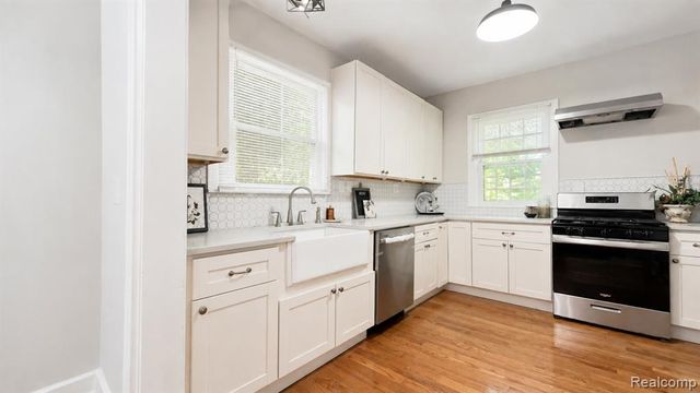1006 Parker Street, Detroit, MI 48214