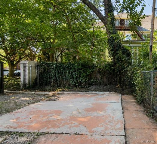 1006 Parker Street, Detroit, MI 48214
