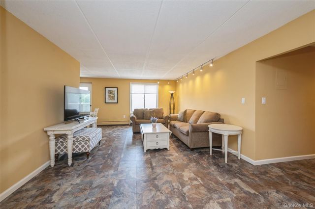 135 Post Avenue 4C, Westbury, NY 11590