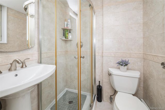 135 Post Avenue 4C, Westbury, NY 11590