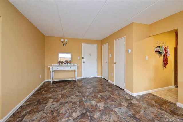 135 Post Avenue 4C, Westbury, NY 11590