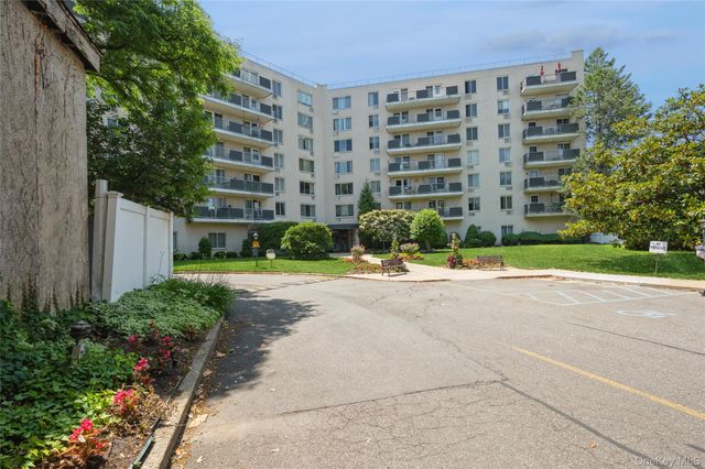 135 Post Avenue 4C, Westbury, NY 11590