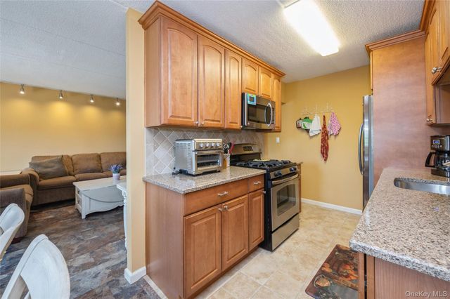 135 Post Avenue 4C, Westbury, NY 11590