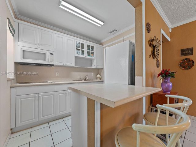 7245 SW 19th St, Miami, FL 33155