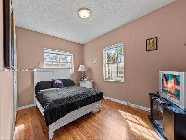 7245 SW 19th St, Miami, FL 33155