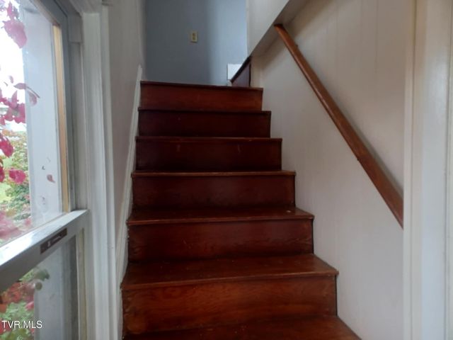 201 Sweet Brier Street, Glade Spring, VA 24340