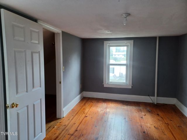 201 Sweet Brier Street, Glade Spring, VA 24340