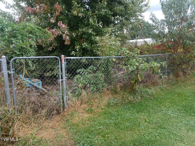 201 Sweet Brier Street, Glade Spring, VA 24340